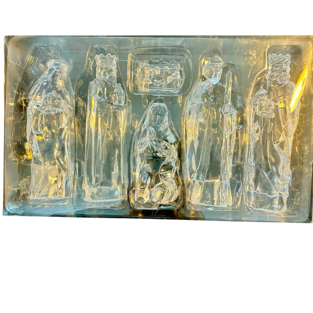 Nativity Scene Clear Acrylic New In Box Includes Three Kings Mary Joseph Child